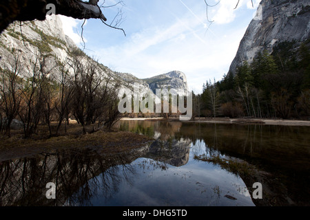 Nord-Dome spiegelt sich in Mirror Lake, Yosemite-Nationalpark, Kalifornien, Vereinigte Staaten von Amerika Stockfoto