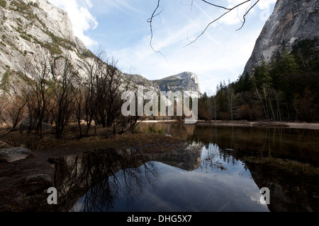 Nord-Dome spiegelt sich in Mirror Lake, Yosemite-Nationalpark, Kalifornien, Vereinigte Staaten von Amerika Stockfoto