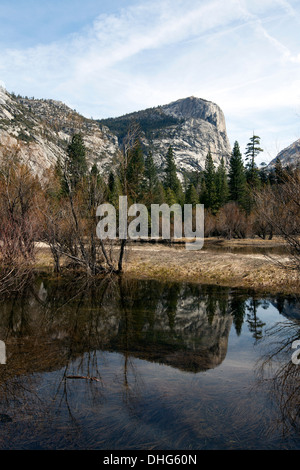 Nord-Dome spiegelt sich in Mirror Lake, Yosemite-Nationalpark, Kalifornien, Vereinigte Staaten von Amerika Stockfoto