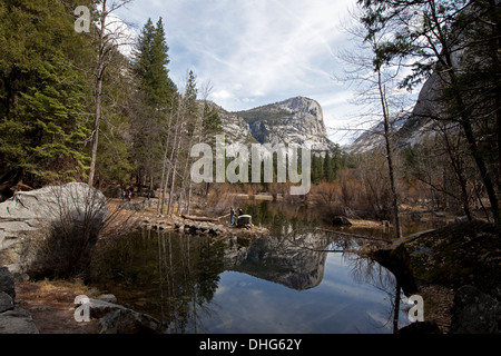 Nord-Dome spiegelt sich in Mirror Lake, Yosemite-Nationalpark, Kalifornien, Vereinigte Staaten von Amerika Stockfoto