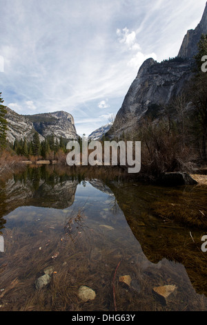 Nord-Dome spiegelt sich in Mirror Lake, Yosemite-Nationalpark, Kalifornien, Vereinigte Staaten von Amerika Stockfoto