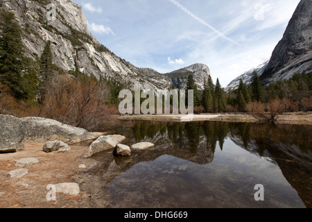 Nord-Dome spiegelt sich in Mirror Lake, Yosemite-Nationalpark, Kalifornien, Vereinigte Staaten von Amerika Stockfoto