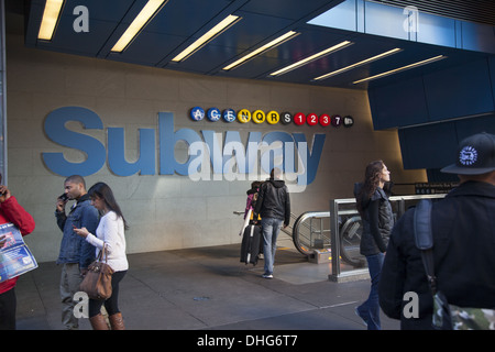 Eingang große u-Bahn Station an der 42nd Street in New York City Stockfoto