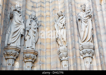 Antwerpen, Belgien - 5. SEPTEMBER: Holys Seite Portal der Kathedrale unserer lieben Frau am 5. September 2013 in Antwerpen, Belgien Stockfoto