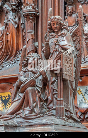 MECHELEN, Belgien - SEPTEMBER 6: Geschnitzte Engel Form Presbyterium der Kathedrale St. Rumbold Stockfoto