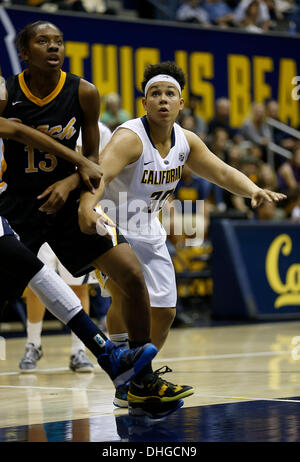 Berkeley, CA, USA. 8. November 2013. 8. November 2013 - Berkeley, CA, USA Kalifornien Bären G # 30 Mikayla Lyles während der NCAA Womens Basketball Spiel zwischen Long Beach State Park 49ers und California Golden Bears 70-51-Sieg bei Hass Pavillon Berkeley Calif © Csm/Alamy Live-Nachrichten Stockfoto