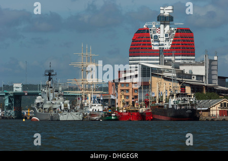 Lippenstift-Gebäude und Schiffe. Hafen von Göteborg. Schweden Stockfoto