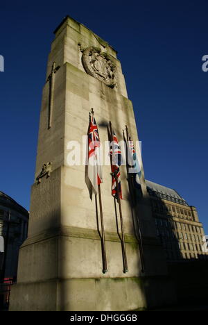 Der Kenotaph in Manchester, UK am Remembrance Day Sonntag, 10. November 2013 Stockfoto