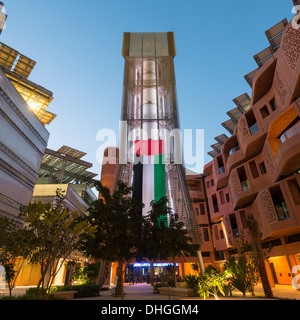 Windturm Kühlung in Hof am Institute of Science and Technology in Masdar City Abu Dhabi Vereinigte Arabische Emirate Stockfoto