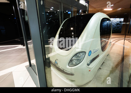 Fahrerlose Autos der PRT persönliche schnelle Transport-Pod am technischen Institut Masdar City in Abu Dhabi Vereinigte Arabische Emirate Stockfoto