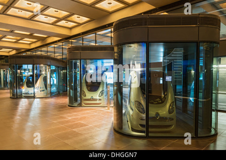 Fahrerlose Autos der PRT persönliche schnelle Transport-Pod am technischen Institut Masdar City in Abu Dhabi Vereinigte Arabische Emirate Stockfoto