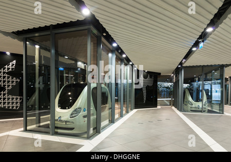 Fahrerlose Autos der PRT persönliche schnelle Transport-Pod am technischen Institut Masdar City in Abu Dhabi Vereinigte Arabische Emirate Stockfoto