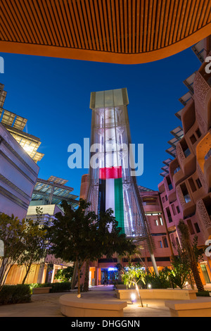 Windturm Kühlung in Hof am Institute of Science and Technology in Masdar City Abu Dhabi Vereinigte Arabische Emirate Stockfoto