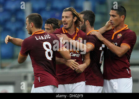 Italien. 10. NOVEMBER 2013. Fußball / Fußball: italienische Liga SERIE a 11° MATCH Roma Vs Sassuolo, im Olympiastadion in der Stadt von Rom, Italien.  Das TEAM AS ROMA, geführt von "COACH GARCIA, Joggen in THE OLYMPIC STADIUM mit SASSUOLO, team auf dem letzten Platz.  (Foto: Marco Iacobucci/Alamy live-Nachrichten) Stockfoto