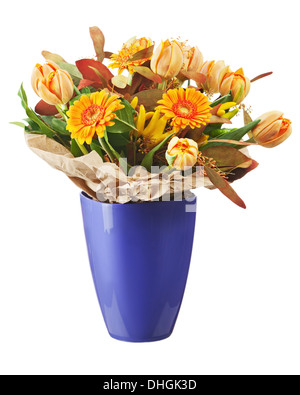 Bunter Strauß Tulpen und Gerbera Blumen isoliert auf weißem Hintergrund. Closeup. Stockfoto