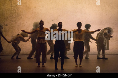 "Sonne" von Hofesh Shechter, UK premiere am Sadler es Wells, London Stockfoto