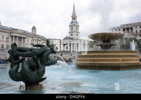 Wasser-Brunnen am Trafalgar Square in London, England. Stockfoto