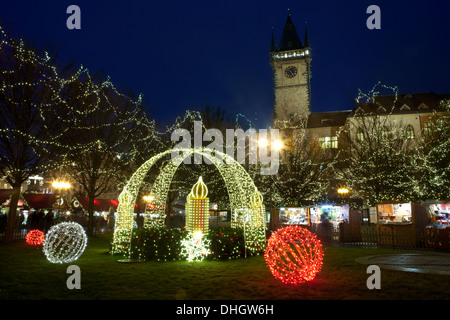 Weihnachtliche Stimmung auf dem Altstädter Ring, Prag, Tschechien Stockfoto