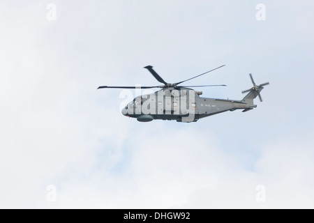 Merlin Helikopter der Royal Navy im Flug Stockfoto