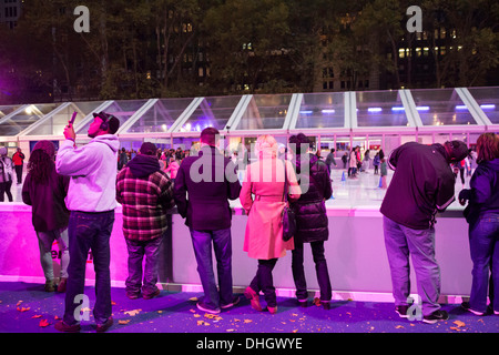 Bank von Amerika Winterdorf im Bryant Park, New York Stockfoto