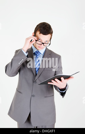 Porträt von hübscher junger Geschäftsmann mit notebook Stockfoto