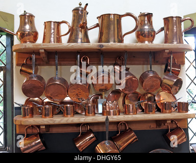 Kupfer Verschleiß in den Küchen in Dunham Massey NT Unterkunft Cheshire England UK Stockfoto