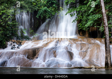 Sai Yok Noi Wasserfall ist eine gute touristische Attraktion in Kanchanaburi, Thailand Stockfoto