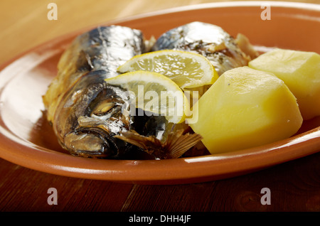 Makrelen auf dem Grill. Stockfoto