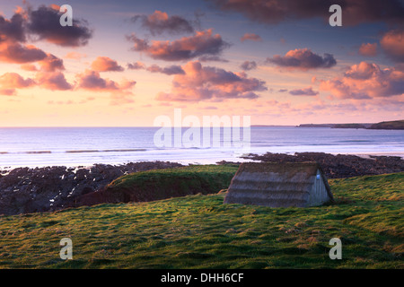 Freshwater West Pembroke Pembrokeshire Wales im Abendlicht Stockfoto