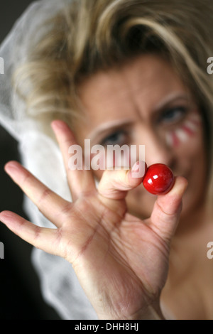 blonde Frau vorbereitet für Karneval Stockfoto