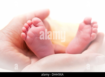 Schließen Sie herauf Bild des Neugeborenen Fuß selektiven Fokus Stockfoto
