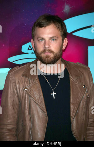 Ziggo Dome, Amsterdam, Niederlande. 10. November 2013. Caleb Followill, Sänger der US-amerikanischen Band Kings of Leon, kommt bei der Verleihung der MTV Europe Music Awards 2013 im Ziggo Dome, Amsterdam, Niederlande, 10. November 2013. Foto: Hubert Boesl/Dpa/Alamy Live News Stockfoto