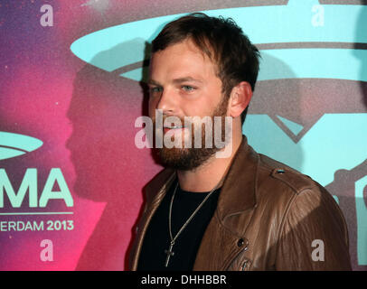 Ziggo Dome, Amsterdam, Niederlande. 10. November 2013. Caleb Followill, Sänger der US-amerikanischen Band Kings of Leon, kommt bei der Verleihung der MTV Europe Music Awards 2013 im Ziggo Dome, Amsterdam, Niederlande, 10. November 2013. Foto: Hubert Boesl/Dpa/Alamy Live News Stockfoto