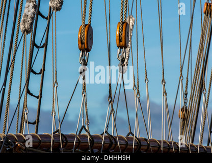 Takelage von einem alten Segelschiff, Wismar, Mecklenburg-Western Pomerania, Deutschland Stockfoto