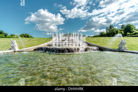 Brunnen im Schloss Belvedere. Wien, Österreich Stockfoto