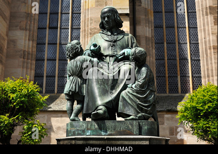 Denkmal der Priester und Schriftsteller Christoph von Schmid, 1768 – 1854, vor St.-Georgs Kirche, Dinkelsbühl Stockfoto