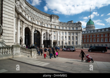 Admiralty Arch am östlichen Ende der Mall. Stockfoto