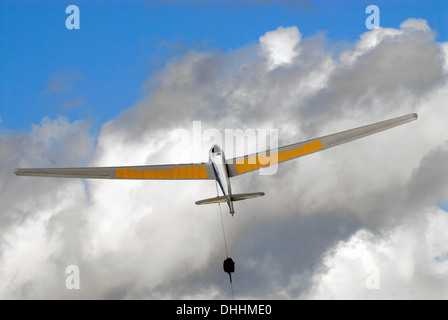 Lehre-Flugzeug, Segelflugzeug geschleppt, Hamburg, Hamburg, Deutschland Stockfoto