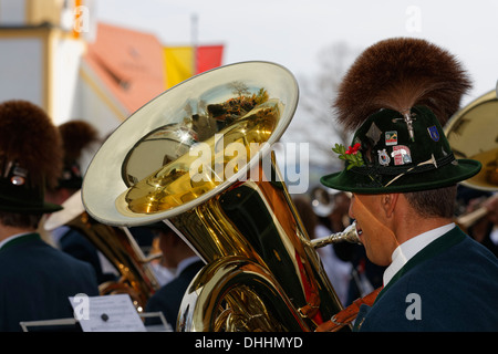 Tuba-Spieler während der Messe für das Leonhardifest Festival, Wildsteig, Pfaffenwinkel Region, Upper Bavaria, Bavaria, Germany Stockfoto