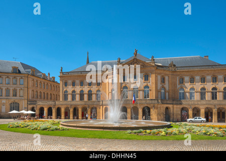 Brunnen vor der Oper, Metz, Lothringen, Frankreich, Europa Stockfoto