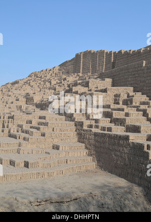 Huaca Pucllana oder Huaca Juliana, einer Prä-Inka Adobe und Ton Pyramide in Miraflores Stadtteil von Lima, Peru Stockfoto