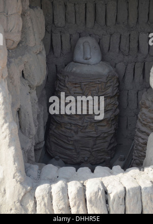 Wari-Gräber in der Huaca Pucllana archäologischen Stätte, Miraflores, Lima Stockfoto