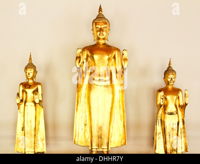Goldene Buddha-Statue im Tempel Wat Pho, Bangkok, Thailand. Stockfoto