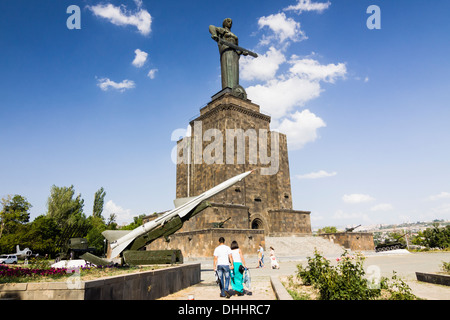 Riesige Mutter Armenien Statue und Militärmuseum im Park des Sieges, Eriwan, Armenien Stockfoto