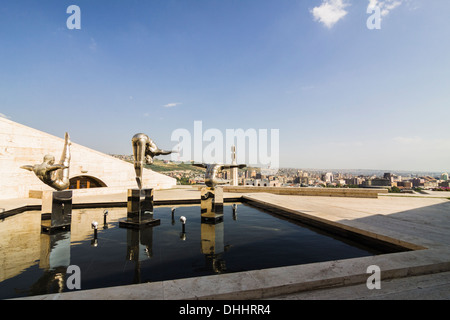 Moderne Skulpturen vor dem Cascade-Denkmal in Yerevan, Armenien Stockfoto