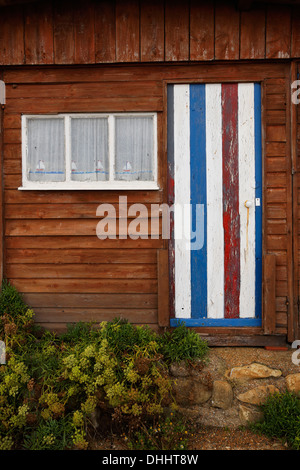 Eine alte verwitterte Strandhütte am steilen Hügel Cove auf der Isle Of Wight Stockfoto