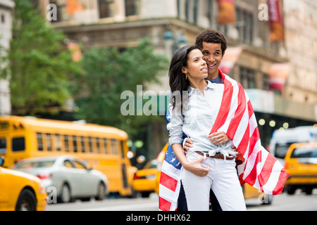 Paar mit amerikanische Flagge Stockfoto