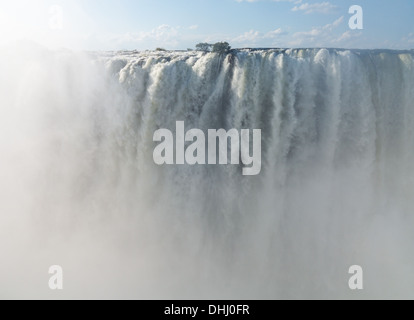Victoria Falls (oder Mosi-Oa-Tunya) Wasserfall im südlichen Afrika auf dem Zambezi River Stockfoto