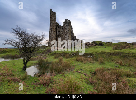 Die Ruinen eines alten Zinnbergbau Engline Hauses auf an Schergen auf Bodmin Moorin Cornwall Stockfoto