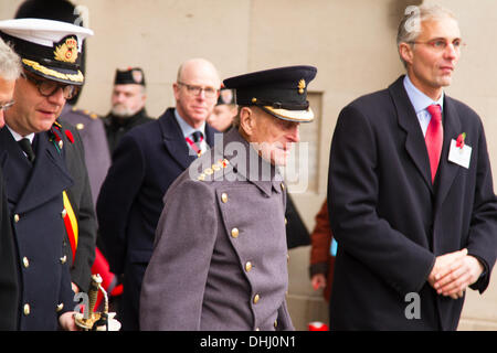 Ypern, Belgien 11. November 2013 - HRH Herzog von Edinburgh bei Ypern-Menin Gate Zeremonie "Die Versammlung des Bodens" für Flandern Felder Memorial Garden - Caroline Vancoillie /Alamy Live-Nachrichten Stockfoto